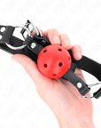 KINK - PALLA TRASPIRANTE BAVAGLIO 4 CM CON DOPPIO RIVETTO ROSSO 62,5 x 2,5 CM REGOLABILE 42 - 58 CM - KINK COLLAR & GAG - Intimo per le occasioni speciali | The Game Lingerie