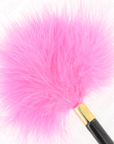 KINK - PIUME TICKLE IN METALLO ORO FUCSIA 18 CM - KINK IMPACT & TOUCH - Intimo per le occasioni speciali | The Game Lingerie