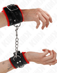 KINK - POLSINI IMBOTTITI IN PELLICCIA CON FORI QUADRI CINTURA ROSSA E NERA REGOLABILE 17 - 29 CM X 6 CM - KINK WRIST RESTRAINT - Intimo per le occasioni speciali | The Game Lingerie