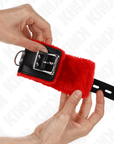 KINK - POLSINI IMBOTTITI IN PELLICCIA CON FORI QUADRI CINTURA ROSSA E NERA REGOLABILE 17 - 29 CM X 6 CM - KINK WRIST RESTRAINT - Intimo per le occasioni speciali | The Game Lingerie