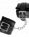 KINK - POLSINI IMBOTTITI IN PELLICCIA CON FORI QUADRI NERI E CINTURA NERA REGOLABILE 17 - 29 CM X 6 CM - KINK WRIST RESTRAINT - Intimo per le occasioni speciali | The Game Lingerie