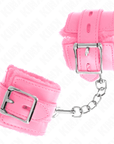 KINK - POLSINI IMBOTTITI IN PELLICCIA CON FORI QUADRI ROSA E CINTURA ROSA REGOLABILE 17 - 29 CM X 6 CM - KINK WRIST RESTRAINT - Intimo per le occasioni speciali | The Game Lingerie