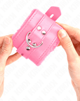 KINK - POLSINI IMBOTTITI IN PELLICCIA CON FORI QUADRI ROSA E CINTURA ROSA REGOLABILE 17 - 29 CM X 6 CM - KINK WRIST RESTRAINT - Intimo per le occasioni speciali | The Game Lingerie