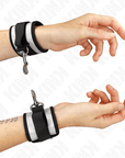 KINK - POLSINI IN NEOPRENE GRIGIO 23 X 5 CM - KINK WRIST RESTRAINT - Intimo per le occasioni speciali | The Game Lingerie