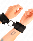 KINK - POLSINI IN PELLICCIA PER PRINCIPIANTI 25 CM CON O - RING 4 CM NERO REGOLABILE 15 - 25 CM - KINK WRIST RESTRAINT - Intimo per le occasioni speciali | The Game Lingerie