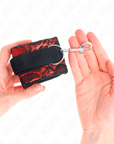 KINK - POLSO CORTO IN PIZZO DI VELLUTO E FASCIA IN NYLON ROSSO / NERO 23 X 6,5 CM - KINK WRIST RESTRAINT - Intimo per le occasioni speciali | The Game Lingerie