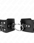 KINK - POLSO FISSO CON ANELLO E BORCHIE REGOLABILE NERO 17 - 22 CM X 6,5 CM - KINK WRIST RESTRAINT - Intimo per le occasioni speciali | The Game Lingerie
