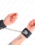 KINK - POLSO FISSO CON CATENA 30 CM E CHIUSURA LUCCHETTO NERO REGOLABILE 16 - 23 CM X 5,5 CM - KINK WRIST RESTRAINT - Intimo per le occasioni speciali | The Game Lingerie