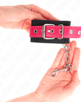 KINK - RESISTENZA DA POLSO IN NYLON NERO CON CINTURA IN SIMILPELLE ROSA LAMPONE REGOLABILE 19 - 29 CM X 5,1 CM - KINK WRIST RESTRAINT - Intimo per le occasioni speciali | The Game Lingerie