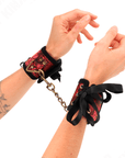 KINK - RESISTENZA DA POLSO SCANDALO DETTAGLI IN PIZZO ROSSO - NERO 24,5 CM X 6,5 CM - KINK WRIST RESTRAINT - Intimo per le occasioni speciali | The Game Lingerie