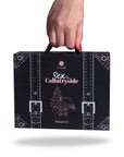 SECRETPLAY - KIT DA VIAGGIO SESSO IN CAMPAGNA (ES/EN/DE/FR/NL/PT) - SECRETPLAY 100% GAMES - Intimo per le occasioni speciali | The Game Lingerie