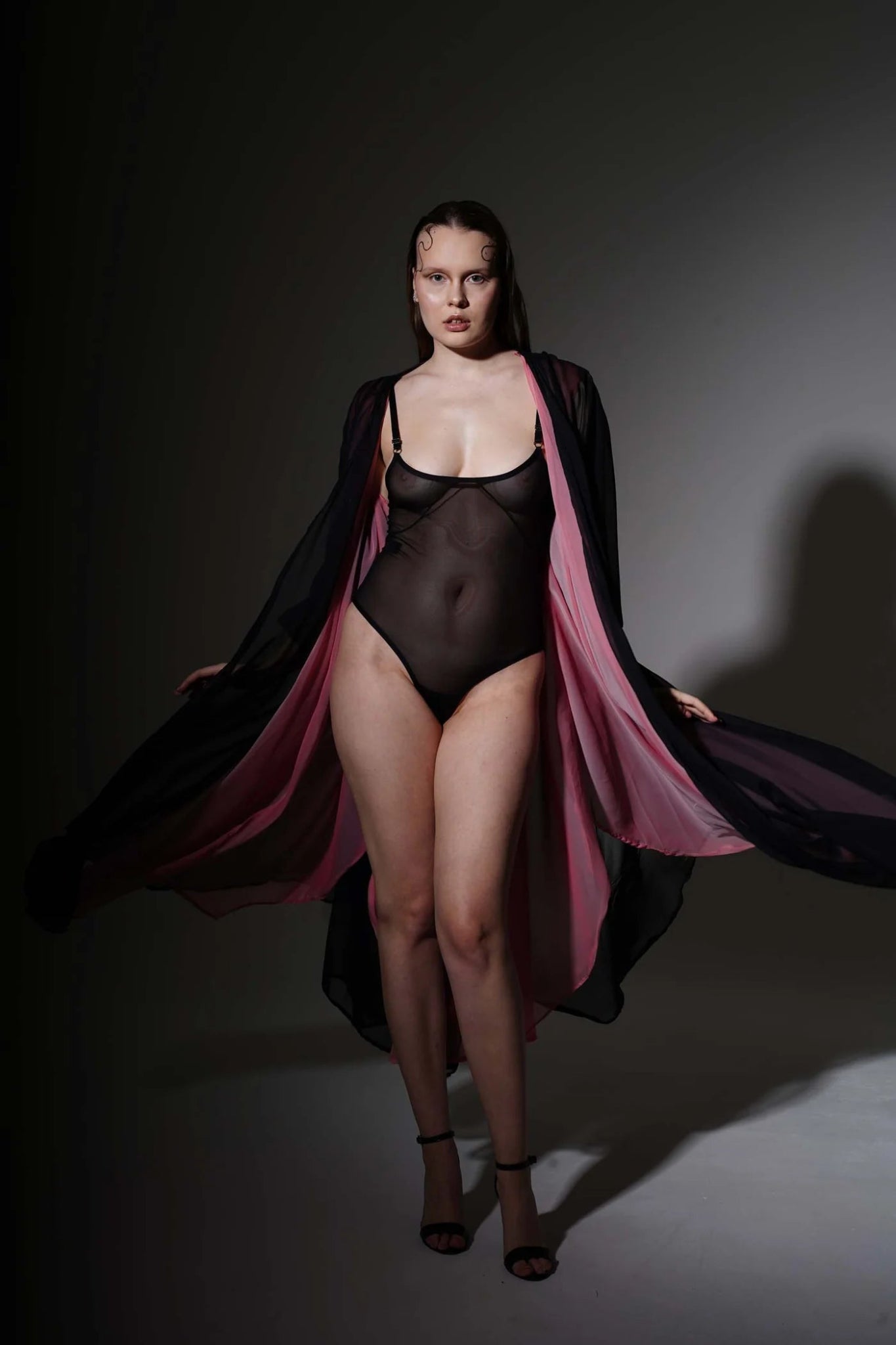 Vestaglia - Kimono Larissa in chiffon nero e rosa - ILONI by DILAN - The Game Lingerie