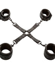CALEXOTICS - NOCTURNAL CONNETTORE HOG TIE CUERO REGOLABILE NERO - CALEXOTICS - Intimo per le occasioni speciali | The Game Lingerie