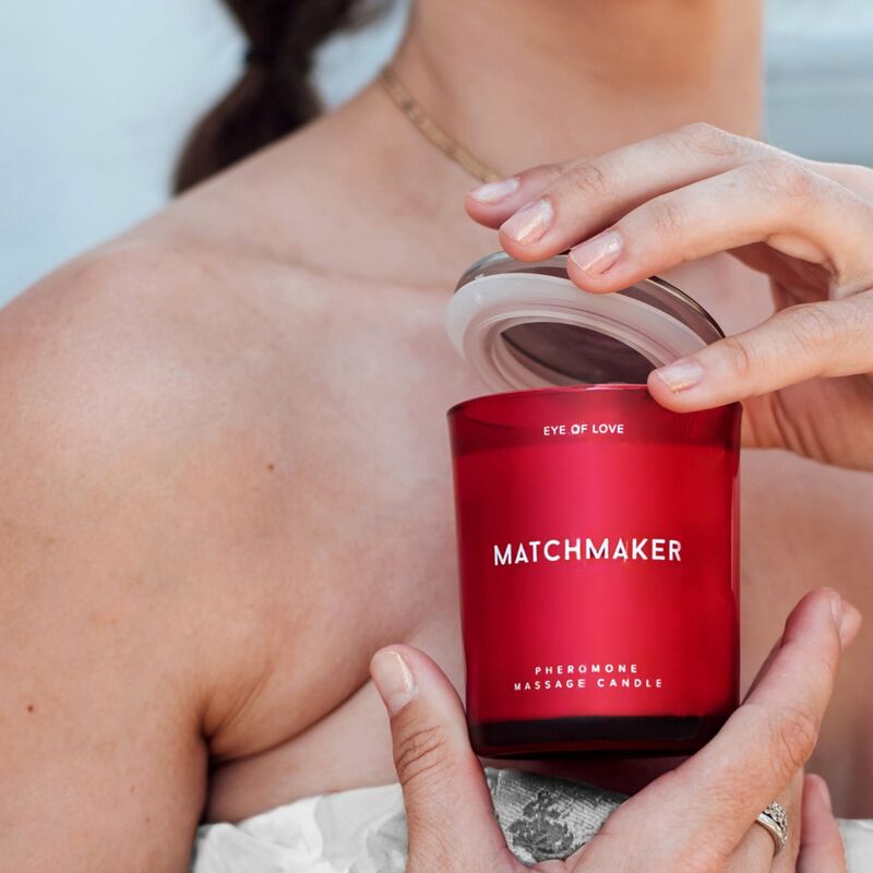 EYE OF LOVE - MATCHMAKER CANDELA DA MASSAGGIO CON DIAMANTE ROSSO ATTRACT HIM 150 ML - EYE OF LOVE - Intimo per le occasioni speciali | The Game Lingerie