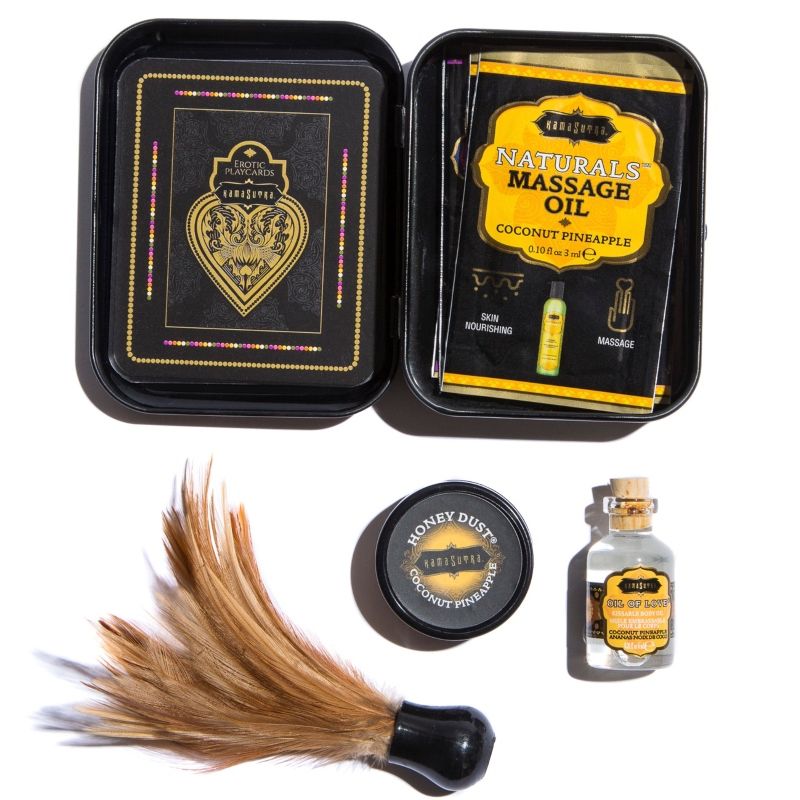 KAMASUTRA - WEEKENDER TIN KIT COCCO E ANANAS - KAMASUTRA COSMETICS - Intimo per le occasioni speciali | The Game Lingerie