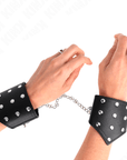 KINK - BRACCIALI STILE PUNTO NERO CON CATENA REGOLABILE 17 - 23 CM X 8,5 CM - KINK WRIST RESTRAINT - Intimo per le occasioni speciali | The Game Lingerie