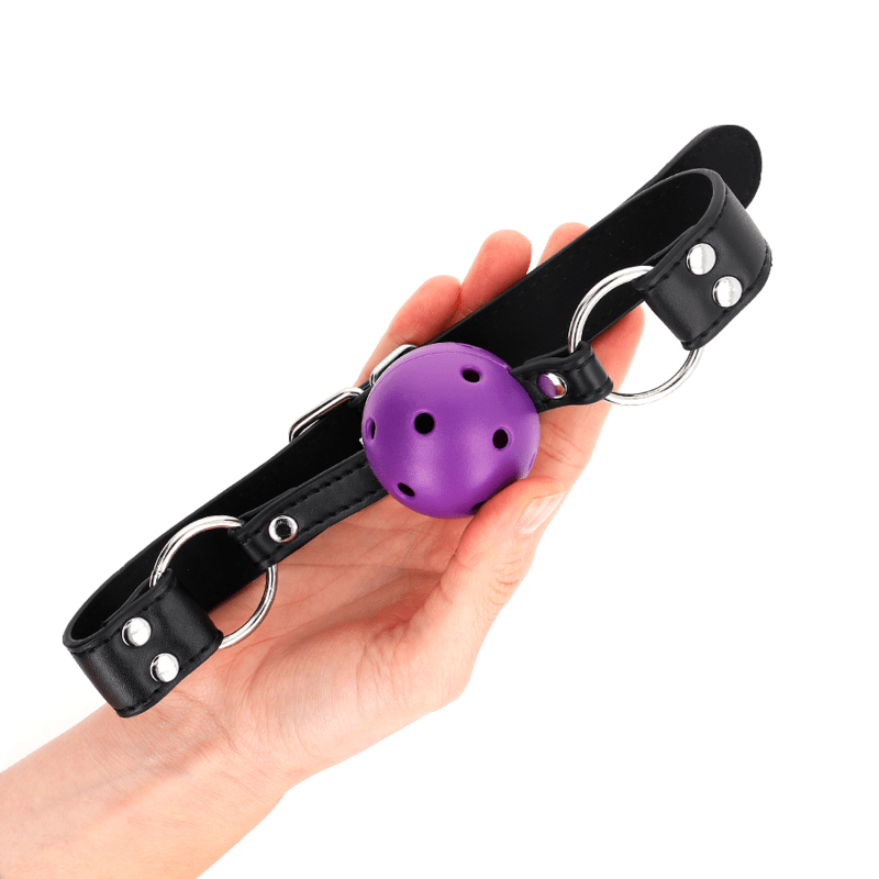 KINK - PALLA TRASPIRANTE BAVAGLIO 4 CM CON DOPPIO RIVETTO VIOLA 62,5 x 2,5 CM REGOLABILE 42 - 58 CM - KINK COLLAR & GAG - Intimo per le occasioni speciali | The Game Lingerie