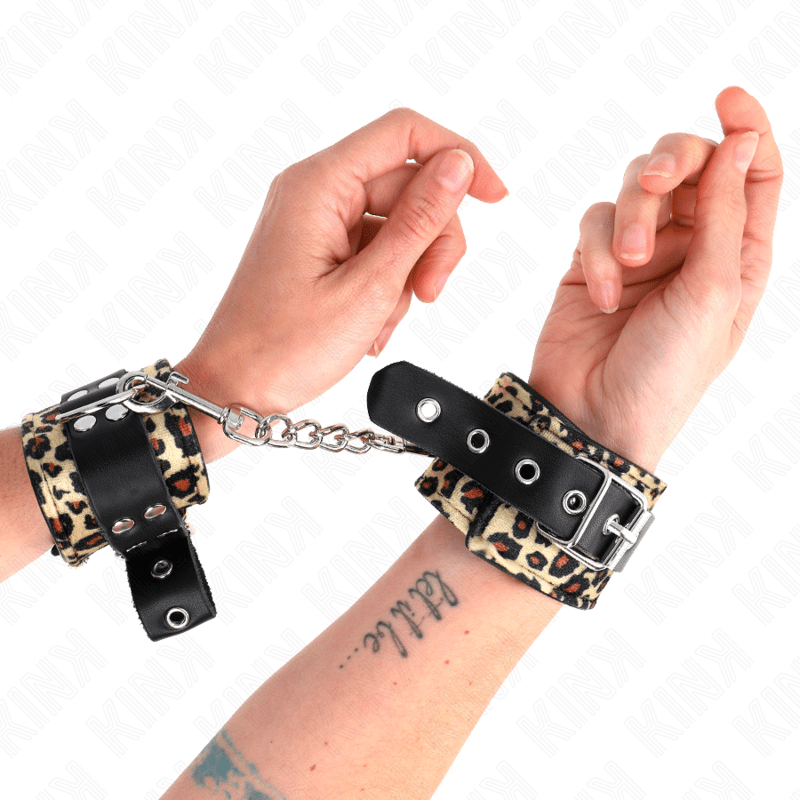 KINK - POGGIAPOLSO IN VERA PELLE LEOPARDATA REGOLABILE 18 - 29 CM X 5,5 CM - KINK WRIST RESTRAINT - Intimo per le occasioni speciali | The Game Lingerie