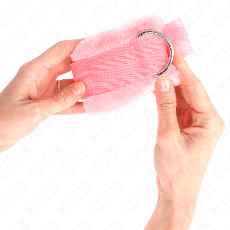 KINK - POGGIPOLSI FODERATI IN PELLICCIA ROSA REGOLABILE 17 - 31 CM X 7 CM - KINK WRIST RESTRAINT - Intimo per le occasioni speciali | The Game Lingerie