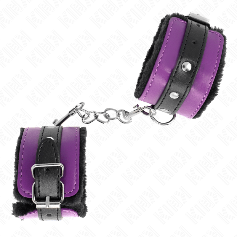 KINK - POGGIPOLSI PREMIUM FODERATI IN PELLICCIA NERI CON CINTURA VIOLA/NERA REGOLABILE 17 - 29 CM X 6 CM - KINK WRIST RESTRAINT - Intimo per le occasioni speciali | The Game Lingerie