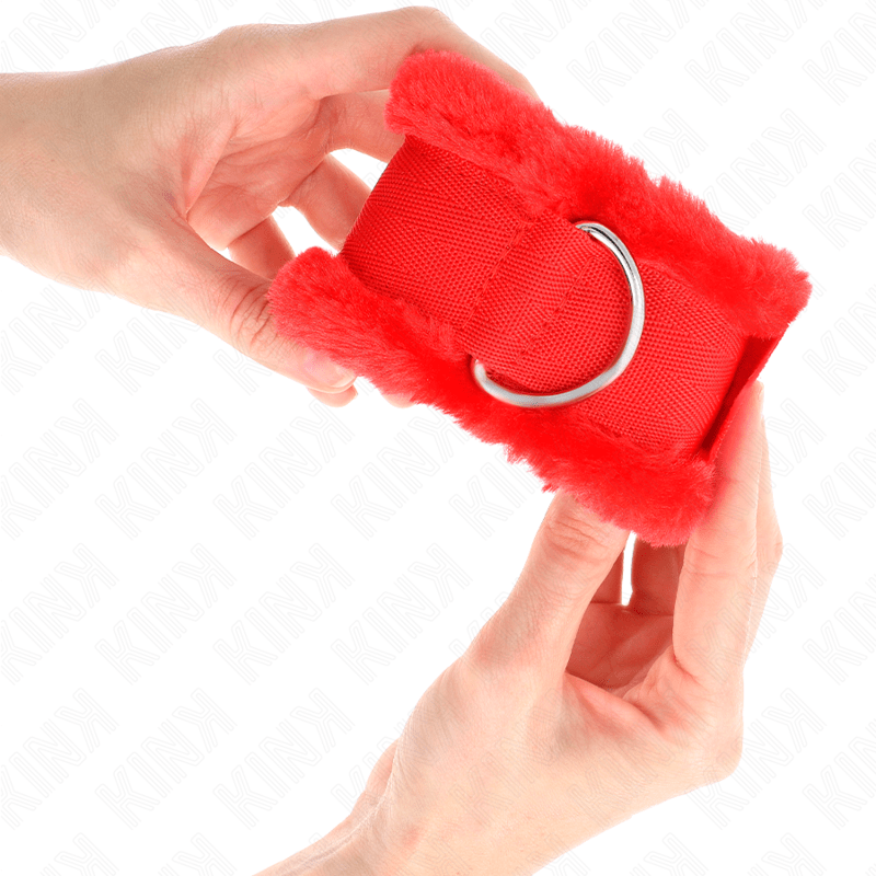 KINK - POGGIPOLSO FODERATO IN PELLICCIA ROSSO REGOLABILE 17 - 31 CM X 7 CM - KINK WRIST RESTRAINT - Intimo per le occasioni speciali | The Game Lingerie