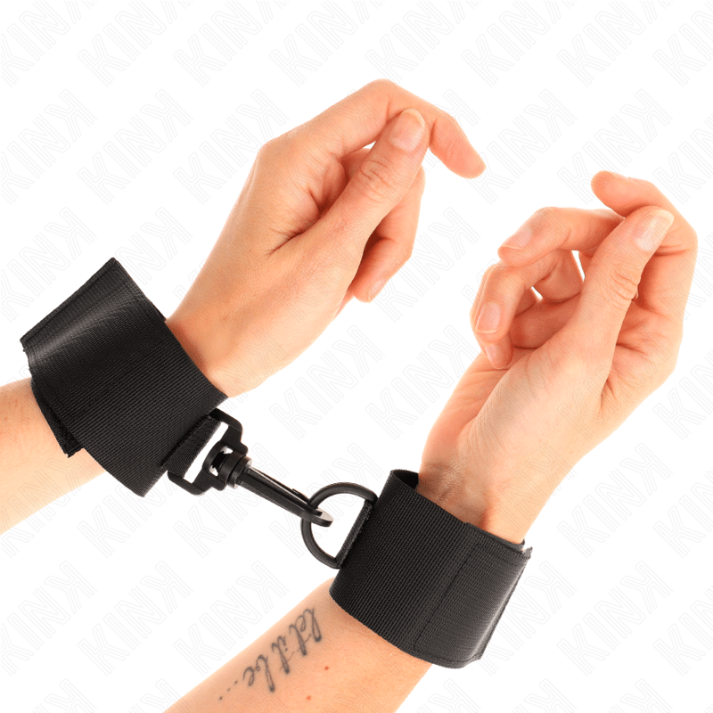 KINK - POGGIPOLSO IN NYLON NERO - KINK WRIST RESTRAINT - Intimo per le occasioni speciali | The Game Lingerie