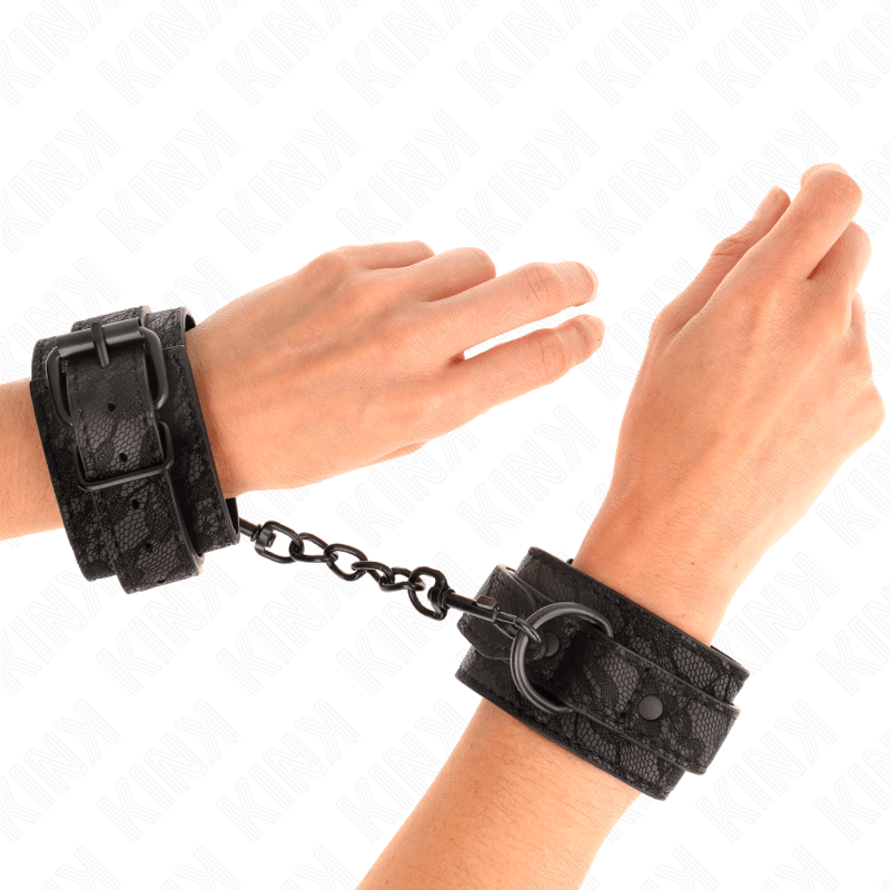 KINK - POLSI RICOPERTI DI PIZZO SCURO REGOLABILI NERO 19 - 26 CM - KINK WRIST RESTRAINT - Intimo per le occasioni speciali | The Game Lingerie