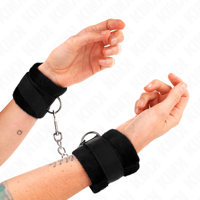 KINK - POLSINI IN PELLICCIA PER PRINCIPIANTI NERI 30 X 7 CM - KINK WRIST RESTRAINT - Intimo per le occasioni speciali | The Game Lingerie