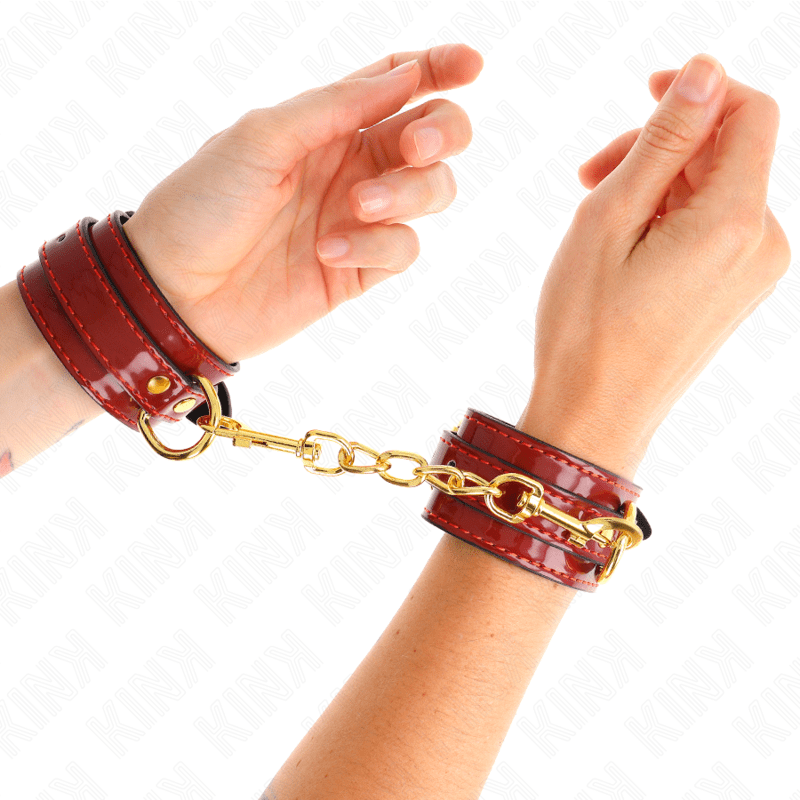 KINK - POLSINI JOANNA ANGEL ROSSO REGOLABILE CON CATENA ORO 16.5 - 26 CM X 4 CM - KINK WRIST RESTRAINT - Intimo per le occasioni speciali | The Game Lingerie