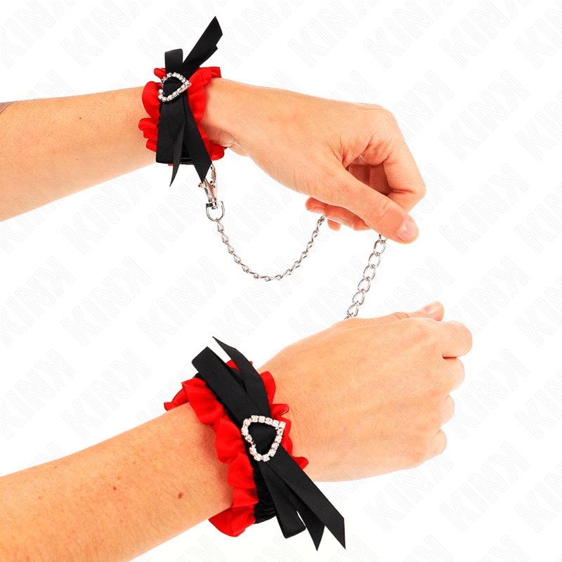 KINK - POLSO ELASTICO IN PIZZO DETTAGLI CUORE ROSSO REGOLABILE 22 - 35 CM - KINK WRIST RESTRAINT - Intimo per le occasioni speciali | The Game Lingerie