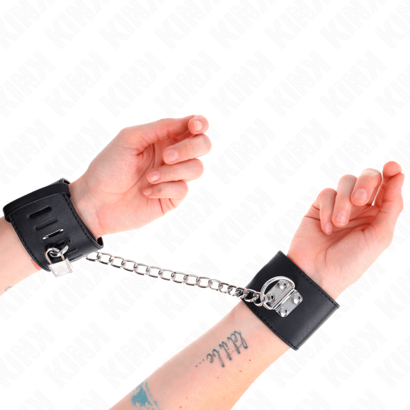 KINK - POLSO FISSO CON CATENA 30 CM E CHIUSURA LUCCHETTO NERO REGOLABILE 16 - 23 CM X 5,5 CM - KINK WRIST RESTRAINT - Intimo per le occasioni speciali | The Game Lingerie