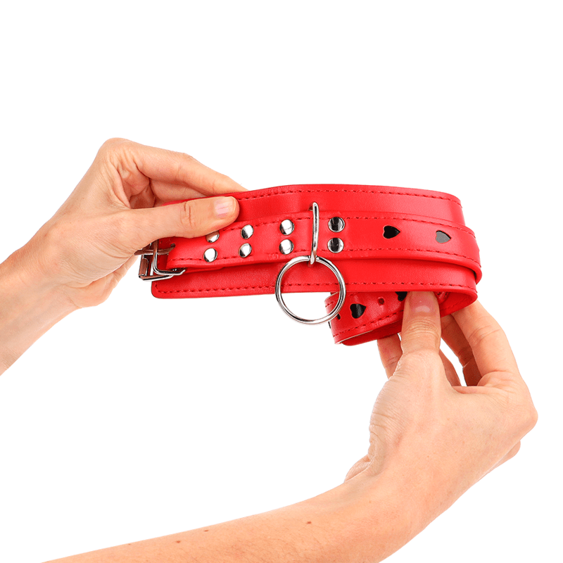 KINK - POLSO ROSSO CON INTARSIO A CUORE NERO REGOLABILE 21 - 28 CM X 5,5 CM - KINK WRIST RESTRAINT - Intimo per le occasioni speciali | The Game Lingerie