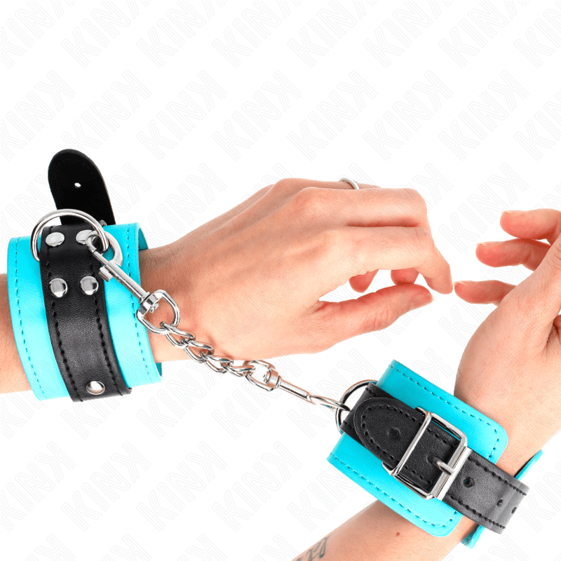 KINK - RESISTENZA DA POLSO CON GANCIO BLU IMBOTTITO IN PELLICCIA REGOLABILE 20 - 28 CM X 5,5 CM - KINK WRIST RESTRAINT - Intimo per le occasioni speciali | The Game Lingerie