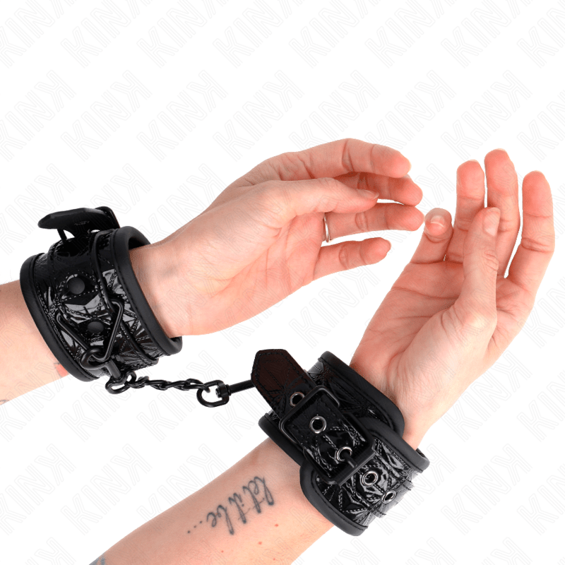 KINK - RESISTENZA DA POLSO CON MOTIVO A DIAMANTI NERO REGOLABILE 17 - 26 CM X 5,5 CM - KINK WRIST RESTRAINT - Intimo per le occasioni speciali | The Game Lingerie