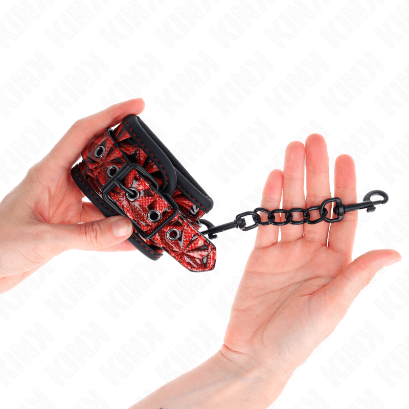 KINK - RESISTENZA DA POLSO CON MOTIVO A DIAMANTI ROSSO SCURO REGOLABILE 17 - 26 CM X 5,5 CM - KINK WRIST RESTRAINT - Intimo per le occasioni speciali | The Game Lingerie