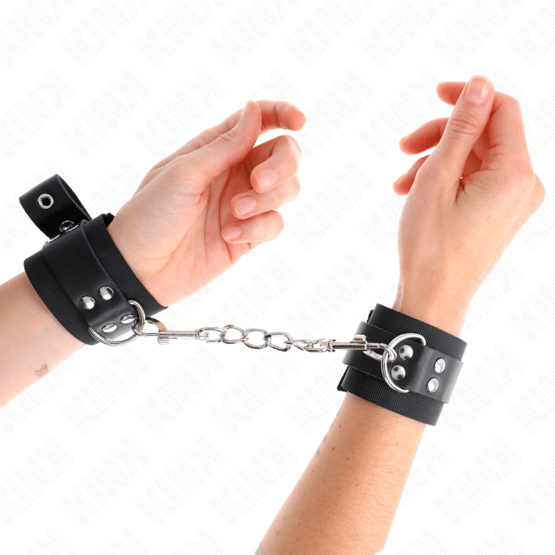 KINK - RESISTENZA DA POLSO IN NYLON NERO CON CINTURA IN PELLE NERA REGOLABILE 19 - 29 CM X 5,1 CM - KINK WRIST RESTRAINT - Intimo per le occasioni speciali | The Game Lingerie