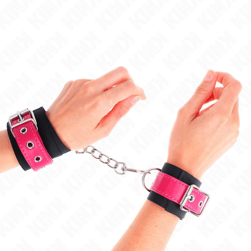 KINK - RESISTENZA DA POLSO IN NYLON NERO CON CINTURA IN SIMILPELLE ROSA LAMPONE REGOLABILE 19 - 29 CM X 5,1 CM - KINK WRIST RESTRAINT - Intimo per le occasioni speciali | The Game Lingerie