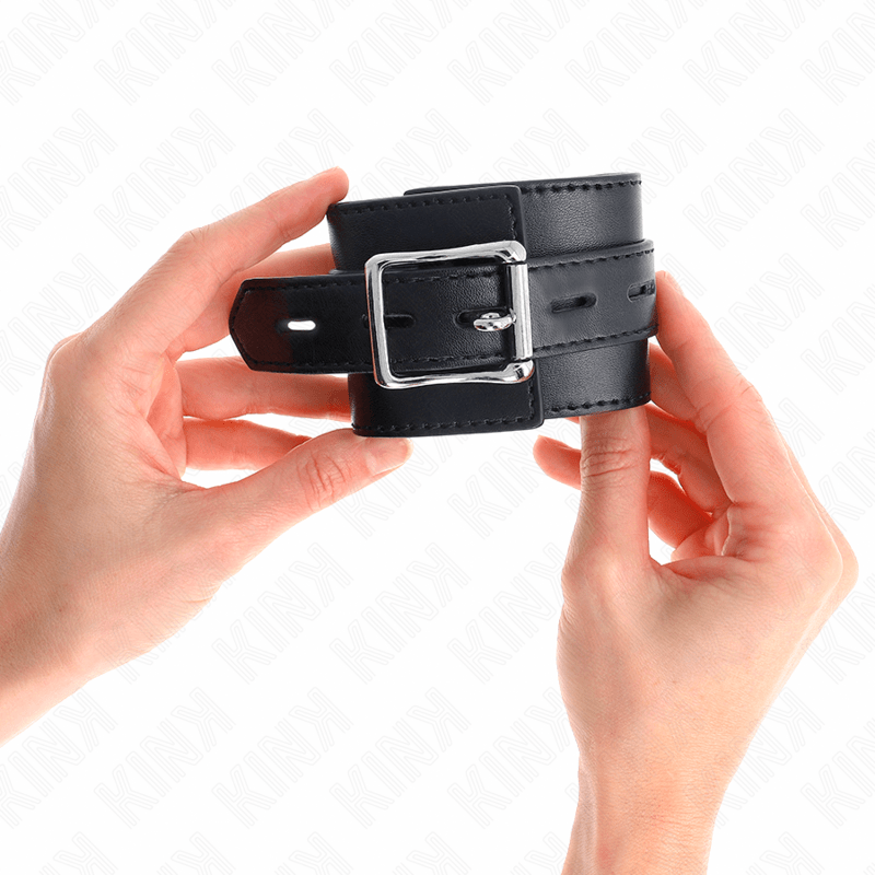 KINK - RESISTENZA DA POLSO NERA CON CINTURA NERA REGOLABILE 17 - 28 CM X 6 CM - KINK WRIST RESTRAINT - Intimo per le occasioni speciali | The Game Lingerie