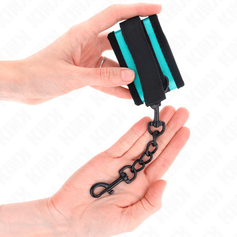 KINK - TENUTA DA POLSO IN NYLON CON GANCIO E LOOP NERO - BLU REGOLABILE 18 - 32 CM X 5 CM - KINK WRIST RESTRAINT - Intimo per le occasioni speciali | The Game Lingerie