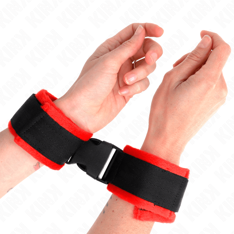 KINK - TENUTA DA POLSO IN NYLON HOOK&LOOP NERA MODELLO 1 AJDUSTABLE 25 - 35 CM X 6 CM - KINK WRIST RESTRAINT - Intimo per le occasioni speciali | The Game Lingerie