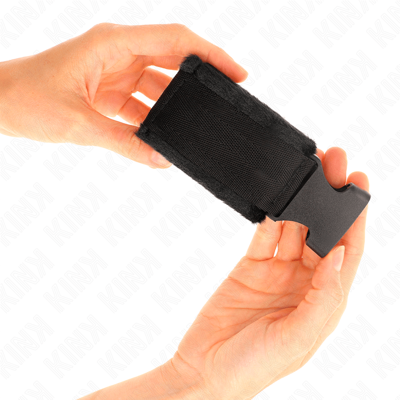 KINK - TENUTA DA POLSO IN NYLON HOOK&LOOP ROSSO - NERO MODELLO 1 REGOLABILE 25 - 35 CM X 6 CM - KINK WRIST RESTRAINT - Intimo per le occasioni speciali | The Game Lingerie