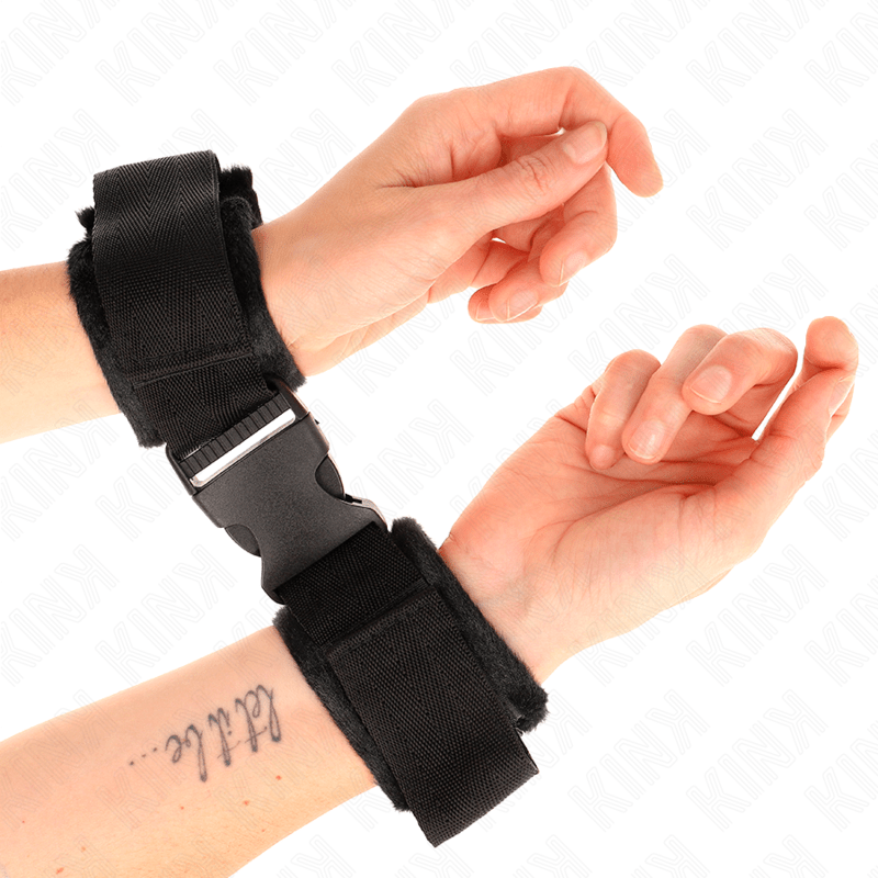 KINK - TENUTA DA POLSO IN NYLON HOOK&LOOP ROSSO - NERO MODELLO 1 REGOLABILE 25 - 35 CM X 6 CM - KINK WRIST RESTRAINT - Intimo per le occasioni speciali | The Game Lingerie