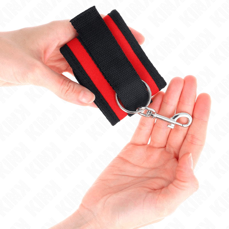 KINK - TENUTA DA POLSO IN NYLON HOOK&LOOP ROSSO - NERO MODELLO 2 REGOLABILE 18 - 35 CM X 6 CM - KINK WRIST RESTRAINT - Intimo per le occasioni speciali | The Game Lingerie